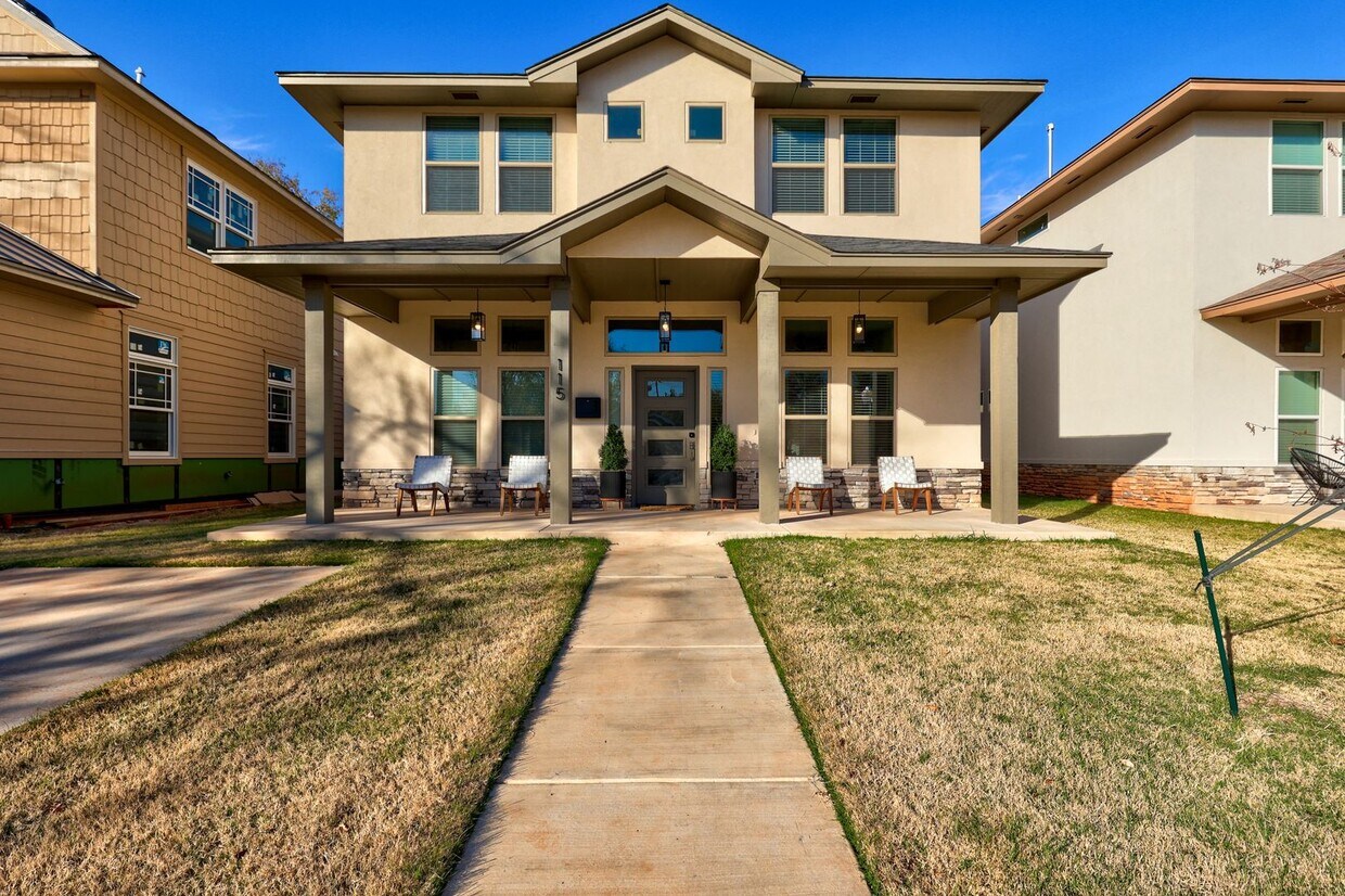 Foto principal - Stunning 4 Bedroom 3 Bath Home
