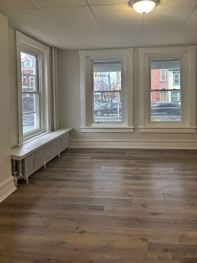 Building Photo - 448 N 6th St