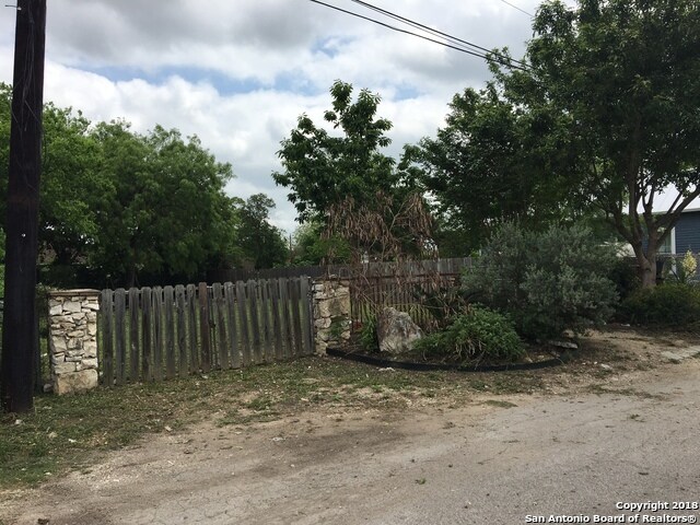 Building Photo - 622 Muncey-