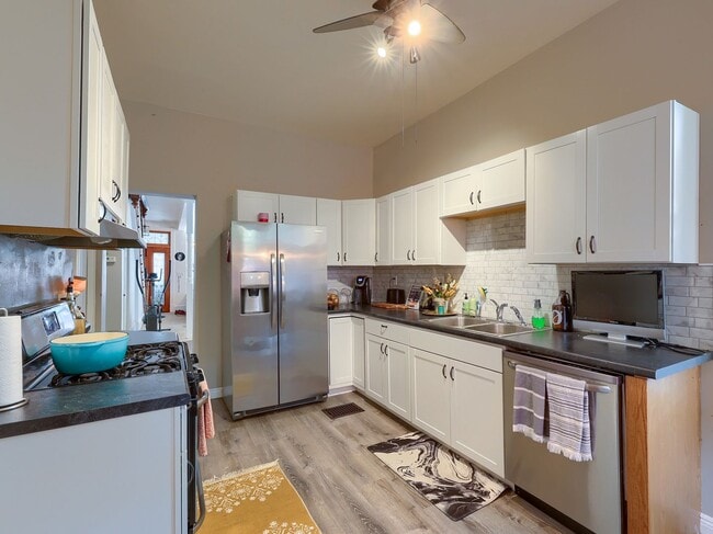 Building Photo - Large Updated 4 BR Home!