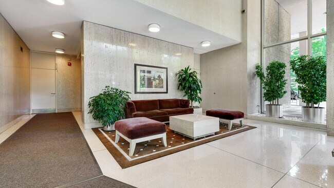 Building Photo - 70 W Burton Pl