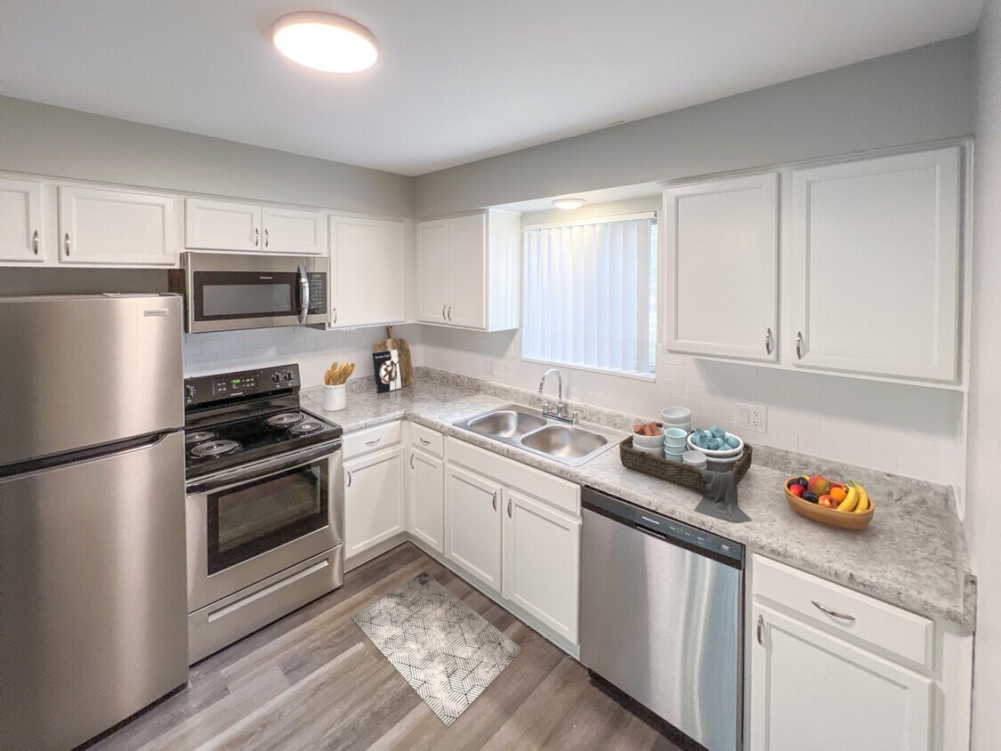 Primary Photo - Clarkston Place Apartments