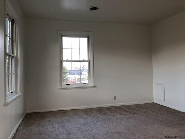 Building Photo - 149 S Lake Ave