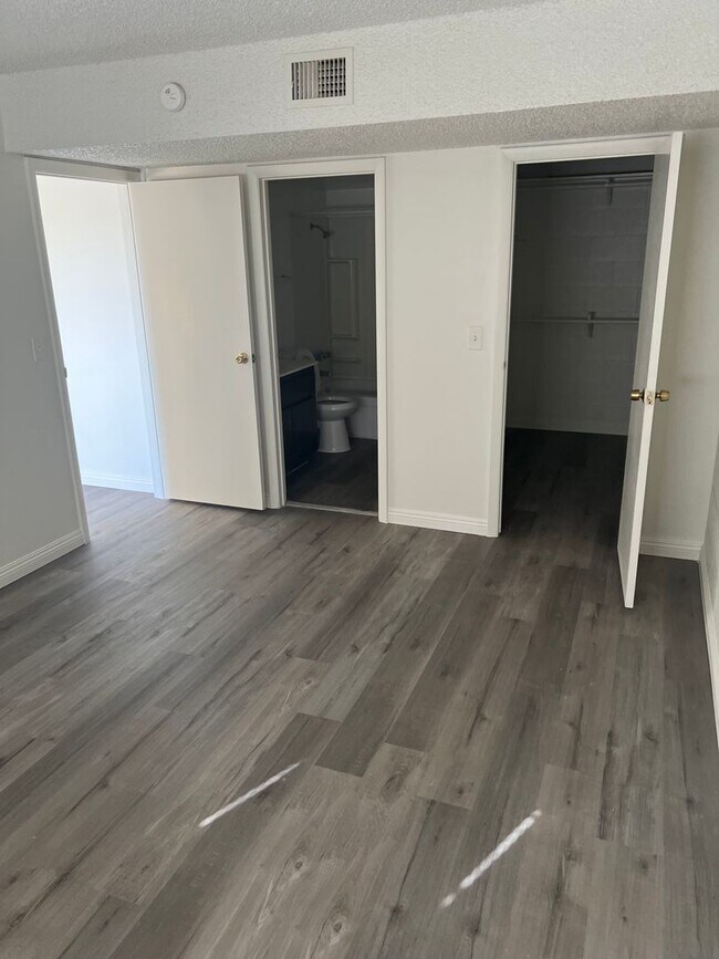 Building Photo - Affordable 1 Bedroom Condo in Central Las ...