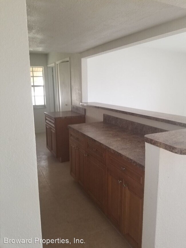 Building Photo - 4 br, 2 bath House - 3950 NW 34th St