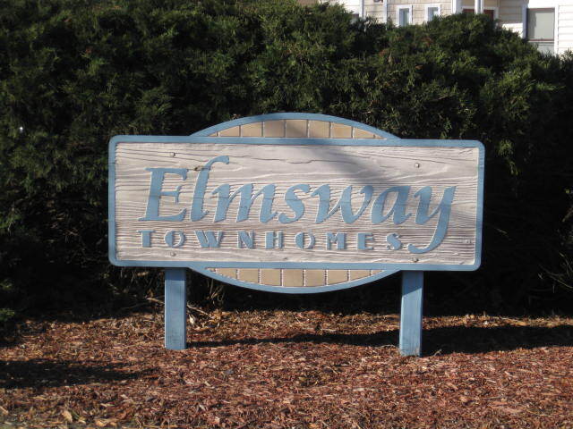 Building Photo - 2052 Elmhurst Ln