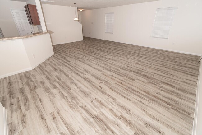 Foto del edificio - 12611 Wild Columbine Rd