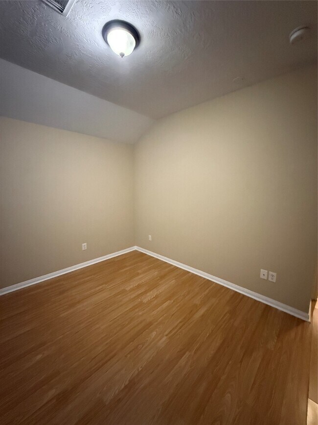 Foto del edificio - 22031 Falvel Dr