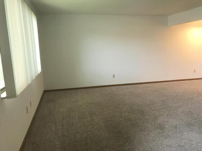 Building Photo - 21 Yorkshire Ln