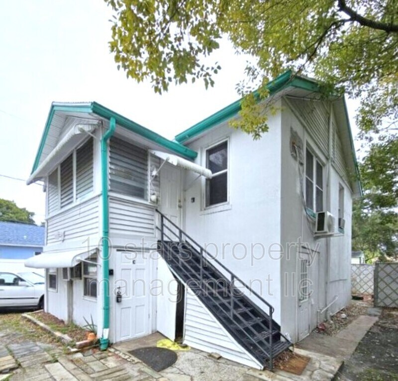 Primary Photo - 2611 41st Ave N