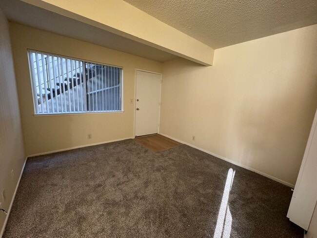 Building Photo - 925 N Bayshore Rd W