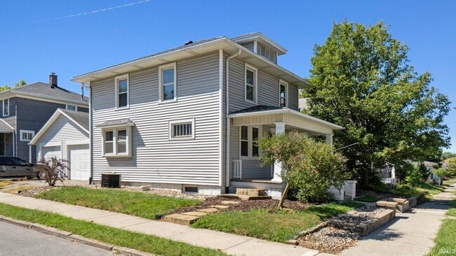 Building Photo - 828 Forest Ave
