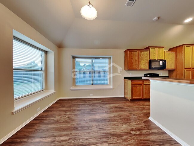 Foto del edificio - 1031 Hollow Creek Dr
