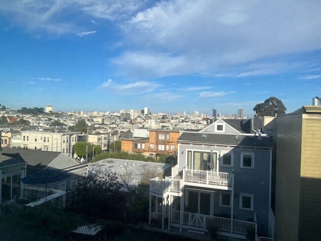 Building Photo - Gorgeous Remodel**2 Bedrooms + Office**Dis...