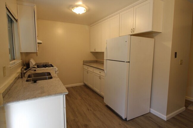 Building Photo - 10357 Greenwood Ct