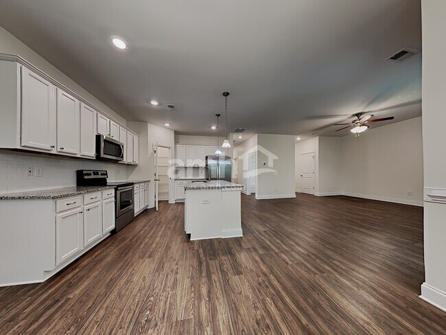 Building Photo - 103 Doral Blue Dr