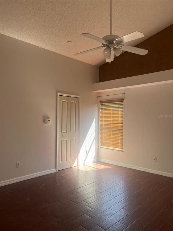 Foto del edificio - 2439 Siward Ave