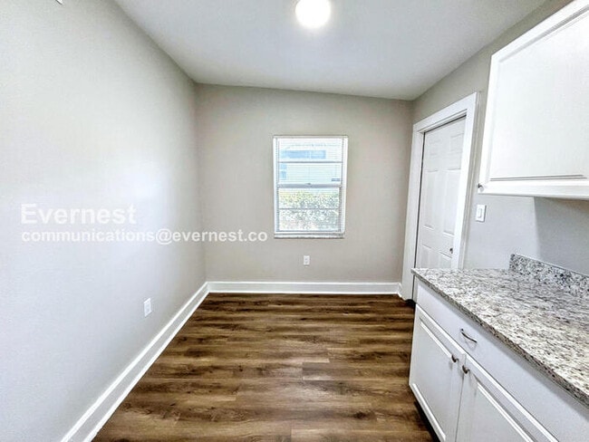 Building Photo - 1308 Melrose Ave S