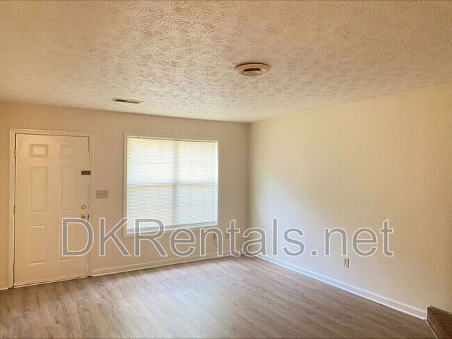 Building Photo - 811 Joseph Club Dr