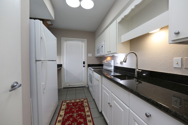 Building Photo - 7727 Meadow Park Dr
