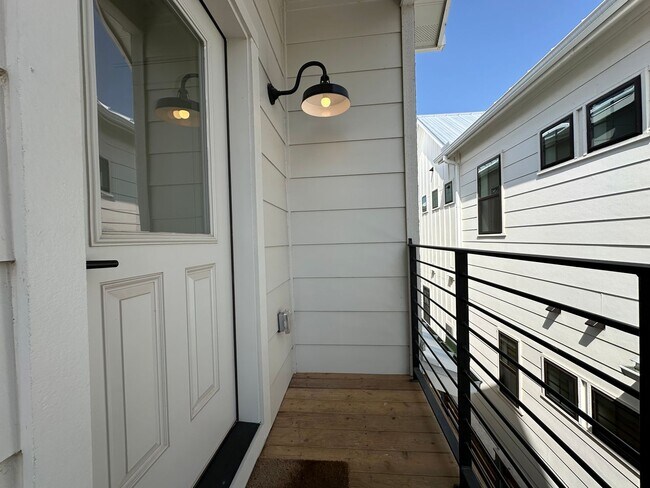 Foto del edificio - Utilities are Included! Newer Built, One Bedroom Unit for Rent in Muller District, Central Austin!