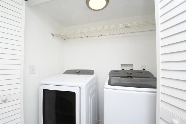 Foto del edificio - 5890 Windhover Dr