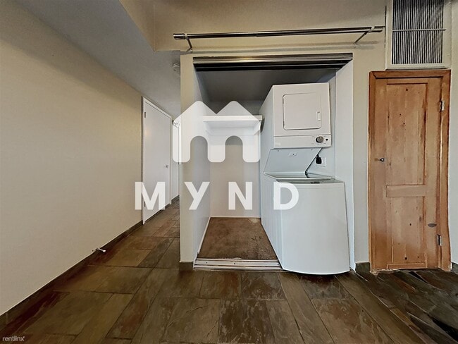 Building Photo - 2 br, 2 bath Condo - 353 E Thomas Rd Apt C...
