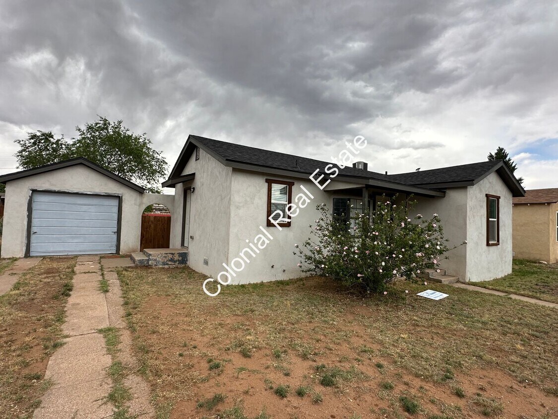 Primary Photo - Updated and spacious 2 bedroom 1 bathroom ...