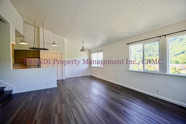 Building Photo - Quality Duplex, Right Near Downtown!