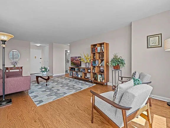 Building Photo - 555 Kappock St