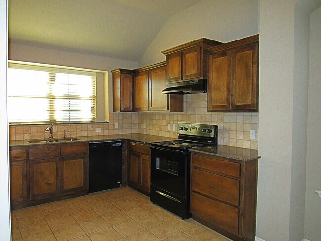 Building Photo - Pleasing 3 Bedroom Home in Deer Creek!  Mo...