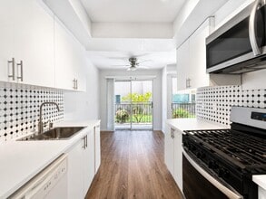 Building Photo - 400 N Sunrise Way