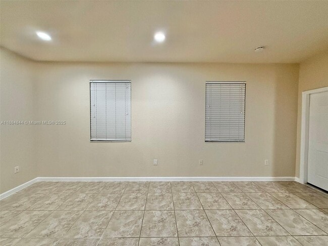 Building Photo - 9252 SW 171st Ct