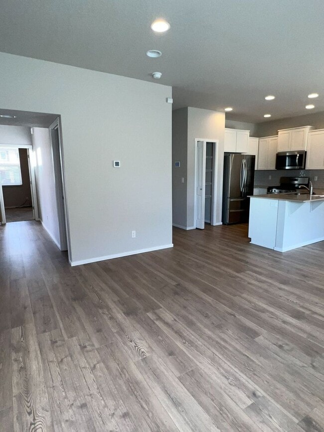 Building Photo - 20505 SE Evian Ave