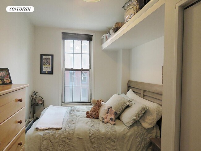 Foto del edificio - 302 E 92nd St