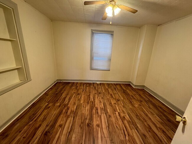 Building Photo - 1st floor apartment