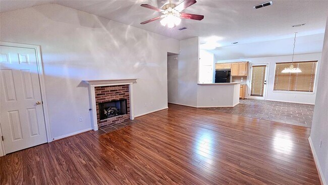 Building Photo - 2209 Robin Ln