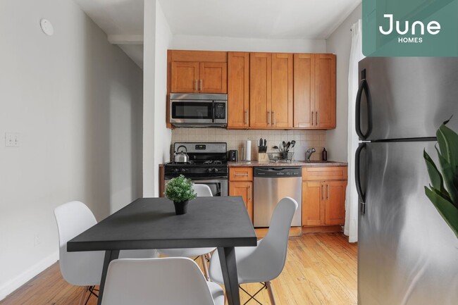 Building Photo - ROOM ONLY in 3-bed/1.0-bath Home