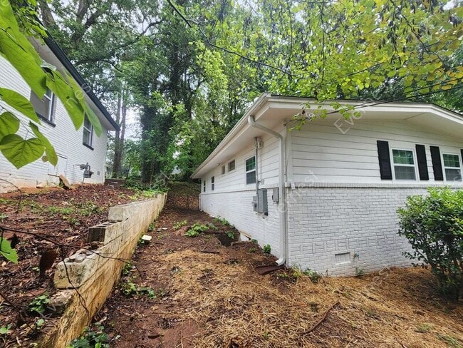 Building Photo - 3024 Pasadena Dr