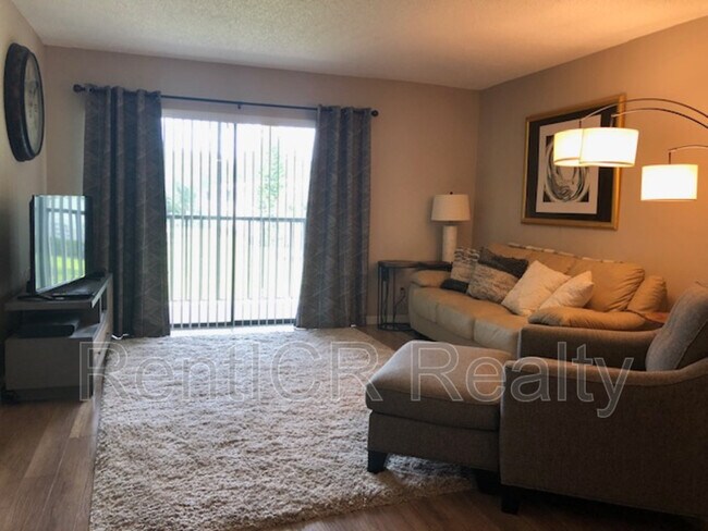 Foto del edificio - 298 Cypress Ln