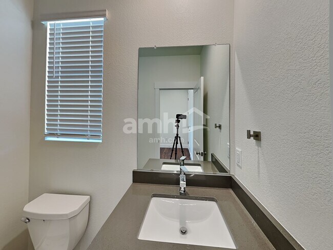 Foto del edificio - 832 S Oak St