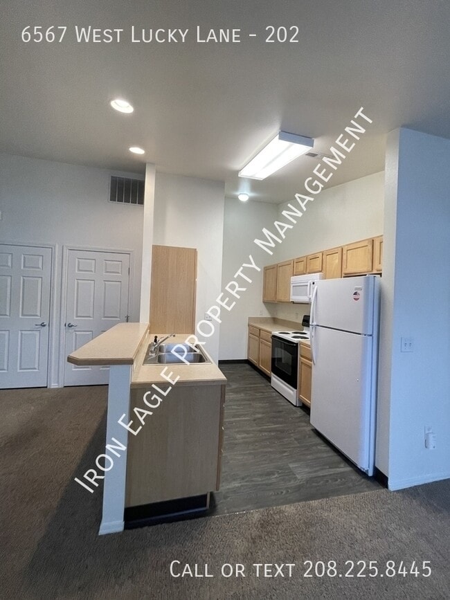 Building Photo - 6567 W Lucky Ln