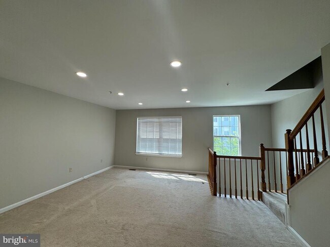 Building Photo - 8881 Goose Landing Cir