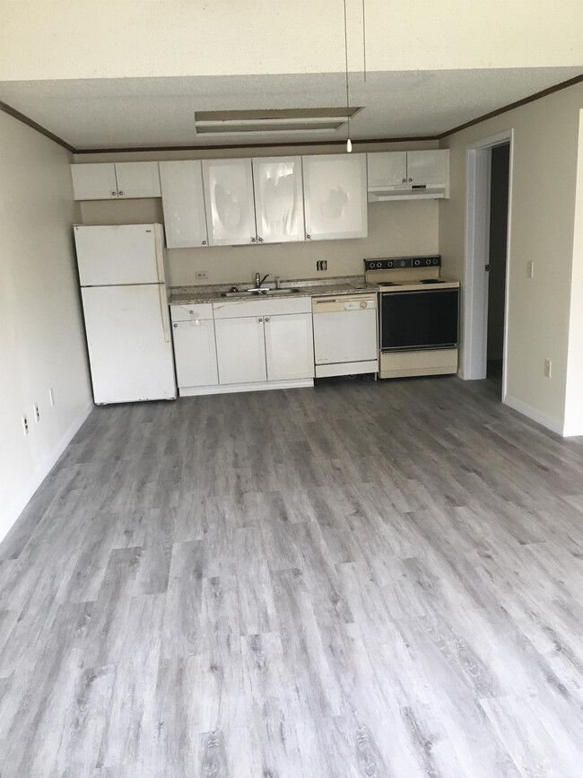 Building Photo - 15116 Pine Meadows Dr