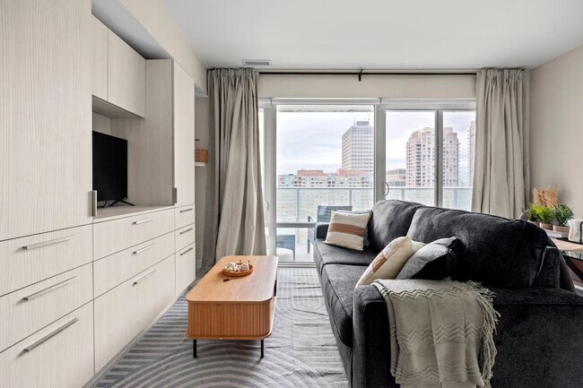 Building Photo - 31 Alexander St