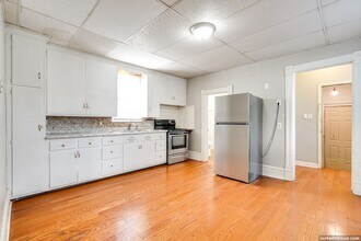 Building Photo - 218 E 8th St