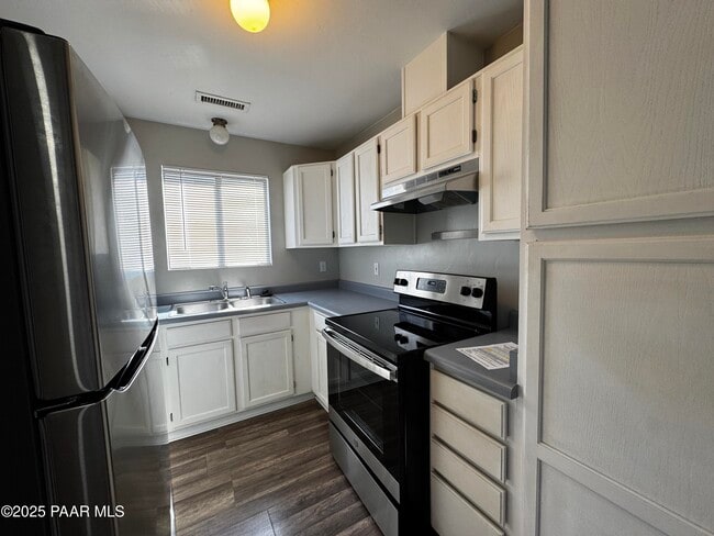 Building Photo - 3260 N Greg Dr