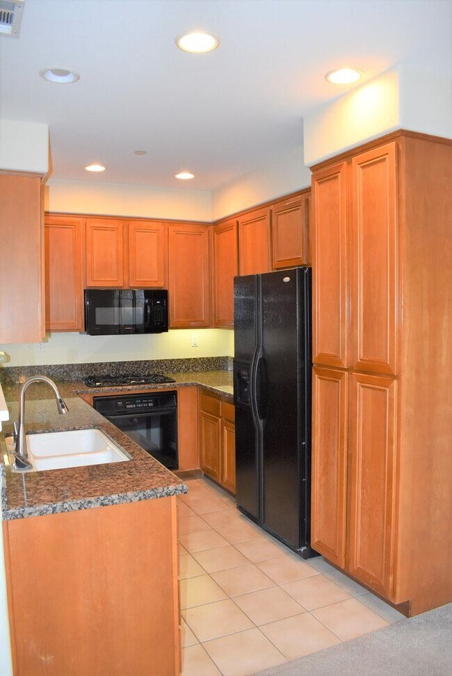 Foto del edificio - 3 Bedroom 2.5 Bath Townhome in Gated Community of Courtyards at Escala- Mission Valley