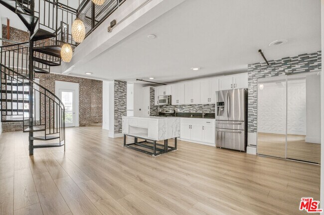 Foto del edificio - 253 S Broadway