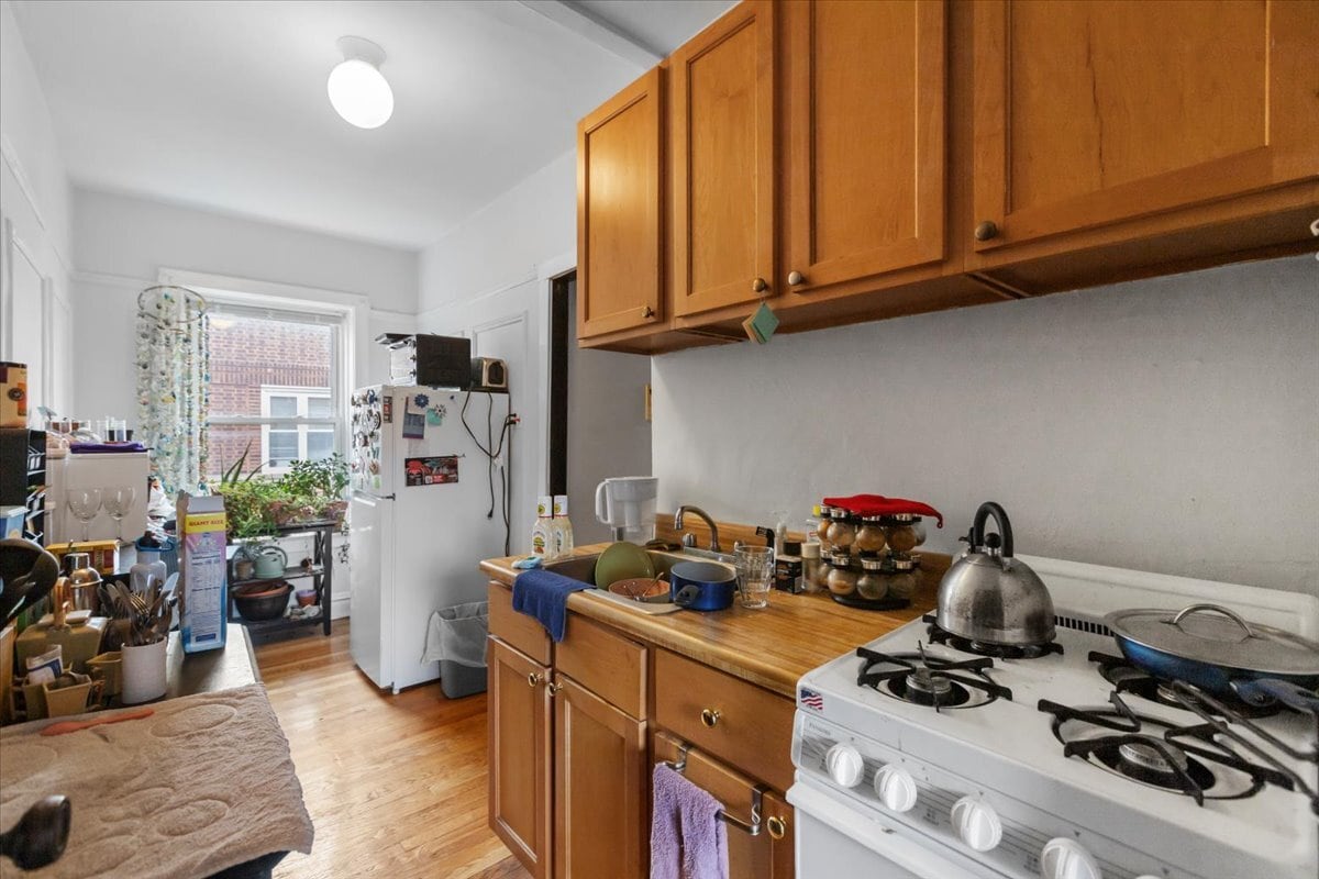 Foto principal - 658 W Oakdale Ave